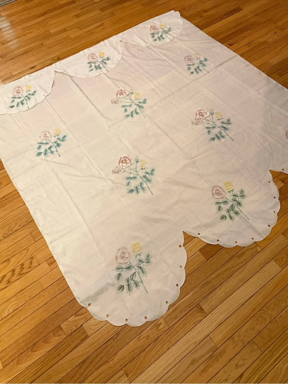 VTG Floral Embroidered White Shower Battenburg Lace Curtain Sweet 3D flowers!